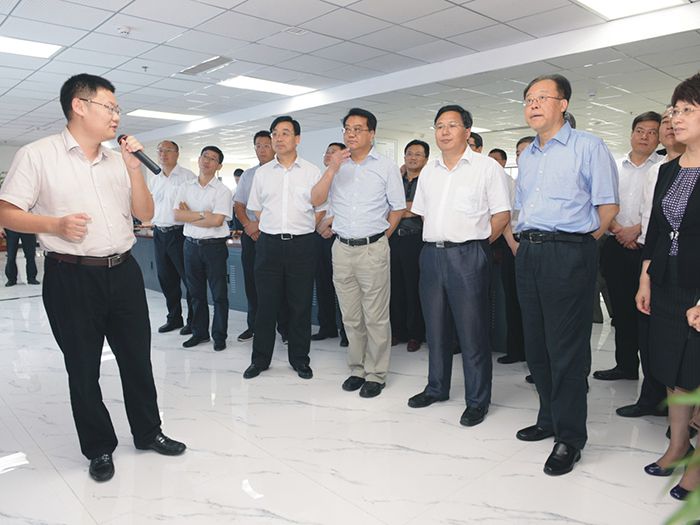 安徽省委常委、合肥市委书记吴存荣，合肥市党政代表团一行莅临我集团参观考察